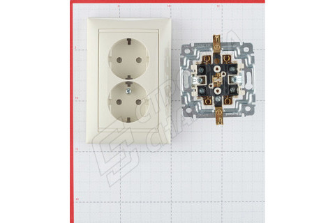 Розетка с рамкой Legrand Valena 695616 двойная скрытая установка слоновая кость с заземлением Розетка с рамкой Legrand Valena 695616 двойная скрытая установка слоновая кость с заземлением