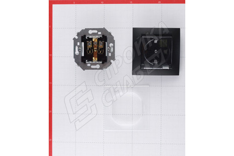 Розетка с рамкой Simon 15 1590450-038 скрытая установка графит с заземлением IP44 со шторками с крышкой Розетка с рамкой Simon 15 1590450-038 скрытая установка графит с заземлением IP44 со шторками с крышкой