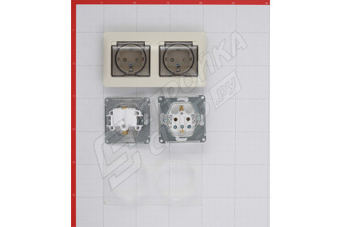 Розетка с рамкой Schneider Electric Glossa GSL000247 двойная скрытая установка бежевая с заземлением IP44 со шторками Розетка с рамкой Schneider Electric Glossa GSL000247 двойная скрытая установка бежевая с заземлением IP44 со шторками