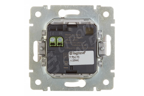 Розетка Legrand Valena 694370 скрытая установка белая два модуля USB Розетка Legrand Valena 694370 скрытая установка белая два модуля USB