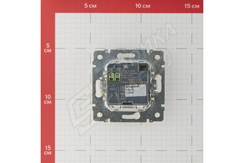 Розетка Legrand Valena 694370 скрытая установка белая два модуля USB Розетка Legrand Valena 694370 скрытая установка белая два модуля USB