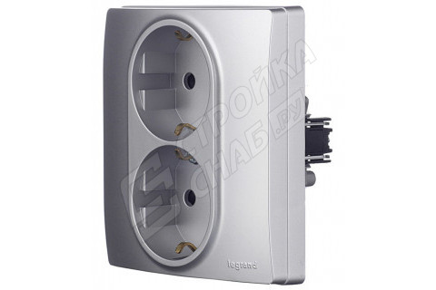 Розетка с рамкой Legrand Etika 672433 двойная скрытая установка алюминий с заземлением со шторками автоматический зажим Розетка с рамкой Legrand Etika 672433 двойная скрытая установка алюминий с заземлением со шторками автоматический зажим